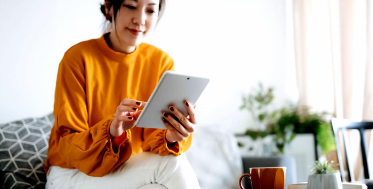 Team collaboration session planning crowdfunding campaign strategy